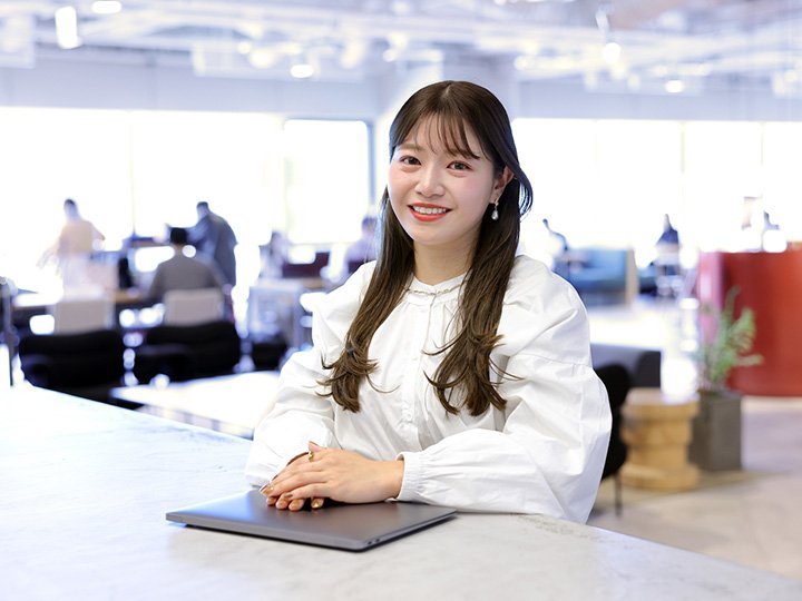 データマーケティングコンサルタント 内山 瞳 | 社員インタビュー